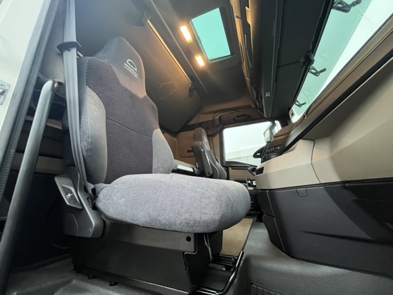 MAN TGX 18.470 4x2 BLS Euro6 Retarder Klima Luftfeder - Cap tractor: Foto 2 MAN TGX 18.470 4x2 BLS Euro6 Retarder Klima Luftfeder - Cap tractor: Foto 2