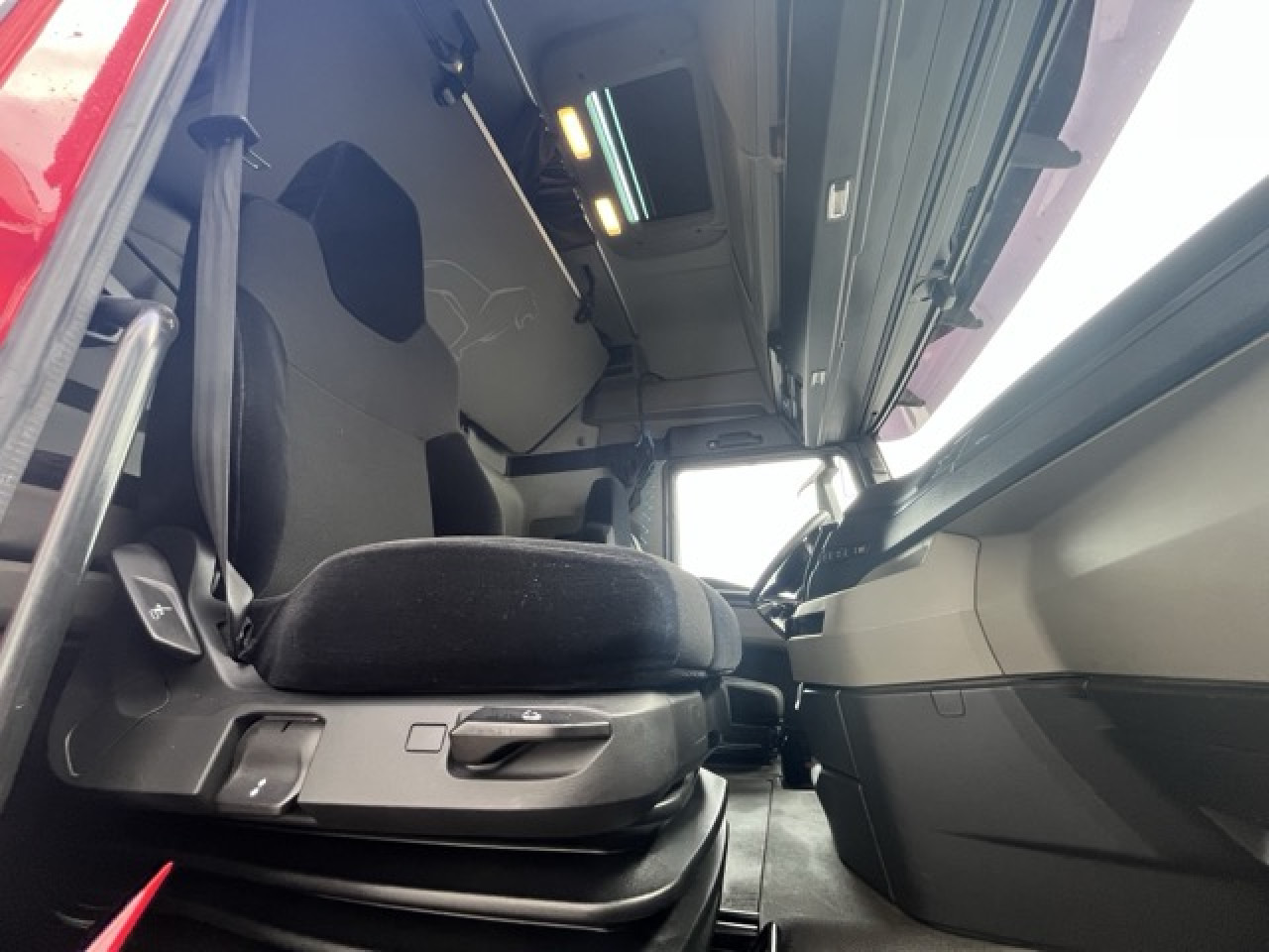 MAN TGX 18.510 4x2 LL SA Euro6 Retarder Klima ZV - Cap tractor: Foto 4 MAN TGX 18.510 4x2 LL SA Euro6 Retarder Klima ZV - Cap tractor: Foto 4