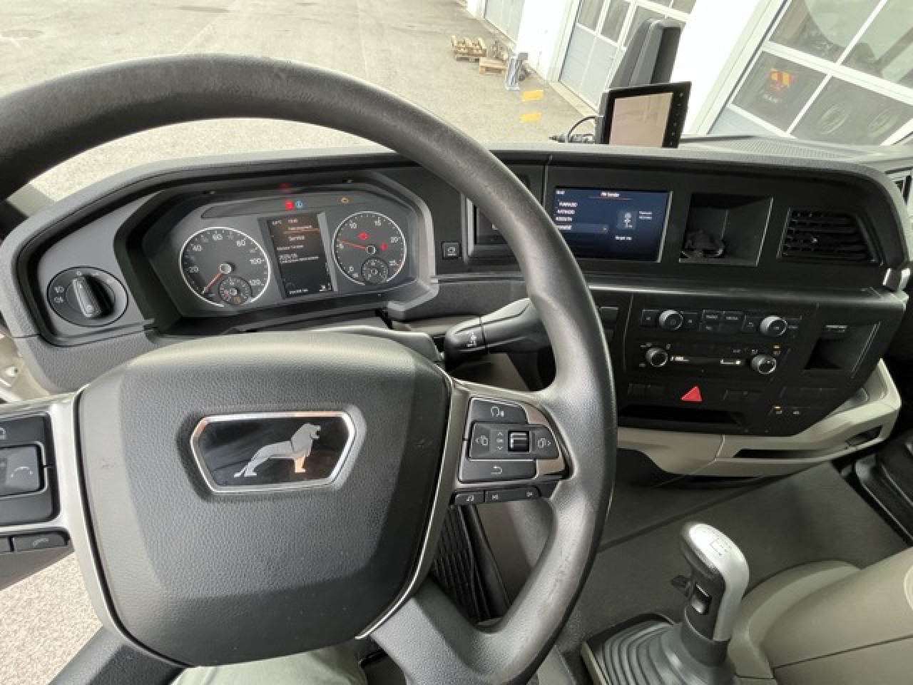 MAN TGS 26.360 6x2-4 LL Euro6 Klima AHK Luftfeder - Camion şasiu: Foto 2 MAN TGS 26.360 6x2-4 LL Euro6 Klima AHK Luftfeder - Camion şasiu: Foto 2