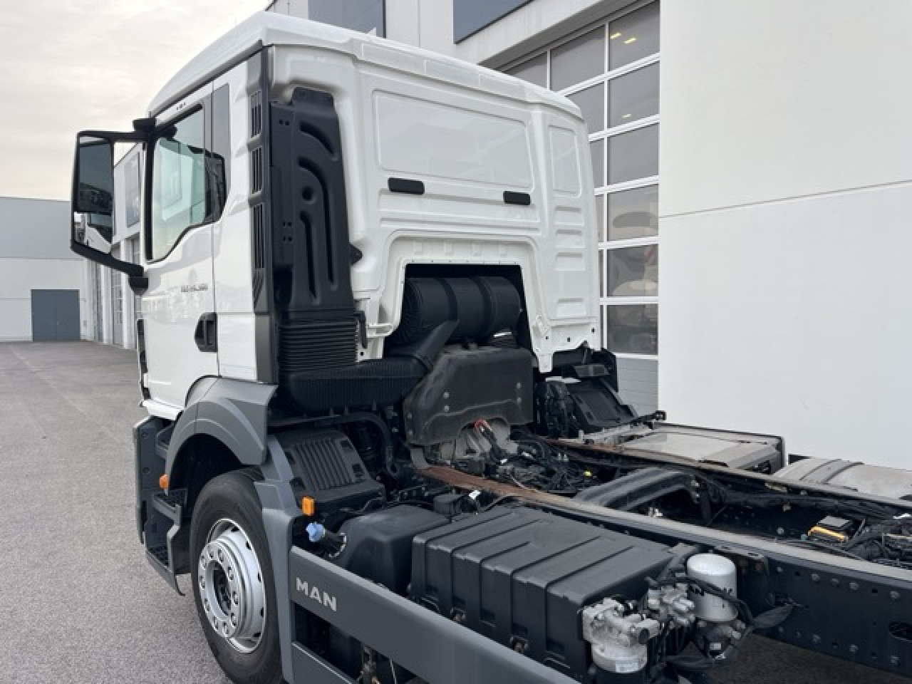 Camion şasiu MAN TGS 26.360 6x2-4 LL Euro6 Klima AHK Luftfeder: Foto 10