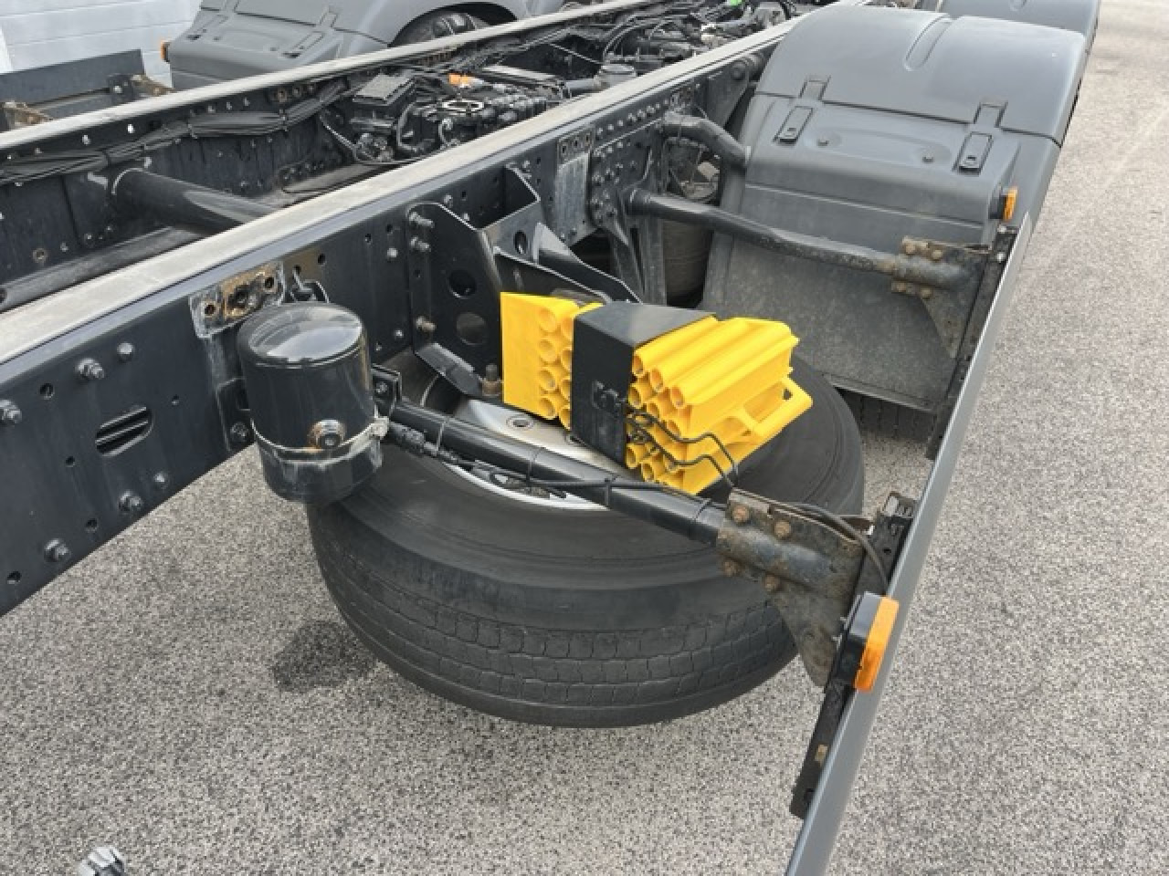 Camion şasiu MAN TGS 26.360 6x2-4 LL Euro6 Klima AHK Luftfeder: Foto 12