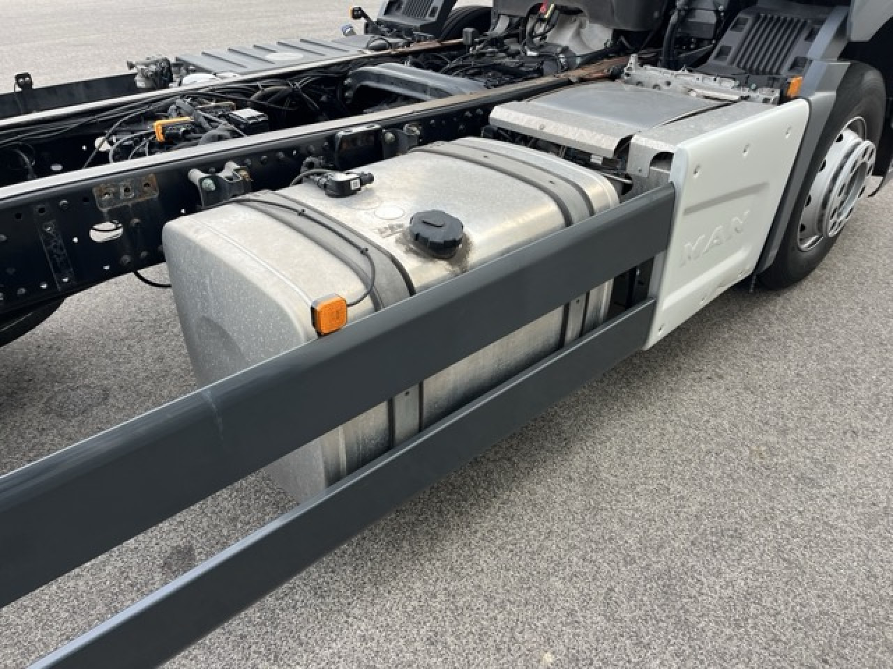 Camion şasiu MAN TGS 26.360 6x2-4 LL Euro6 Klima AHK Luftfeder: Foto 14