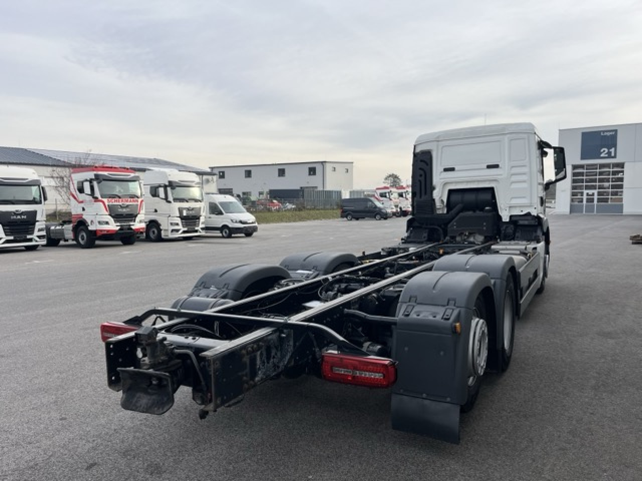 Camion şasiu MAN TGS 26.360 6x2-4 LL Euro6 Klima AHK Luftfeder: Foto 11