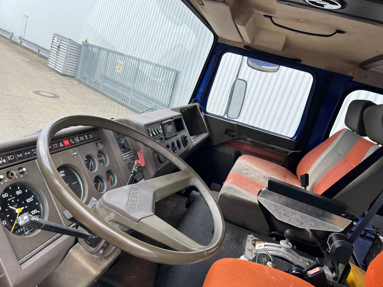 120-23 AW 4x4 Doka 120-23 AW 4x4 Doka, V8-Motor, Seilwinde - Camion şasiu: Foto 2 120-23 AW 4x4 Doka 120-23 AW 4x4 Doka, V8-Motor, Seilwinde - Camion şasiu: Foto 2