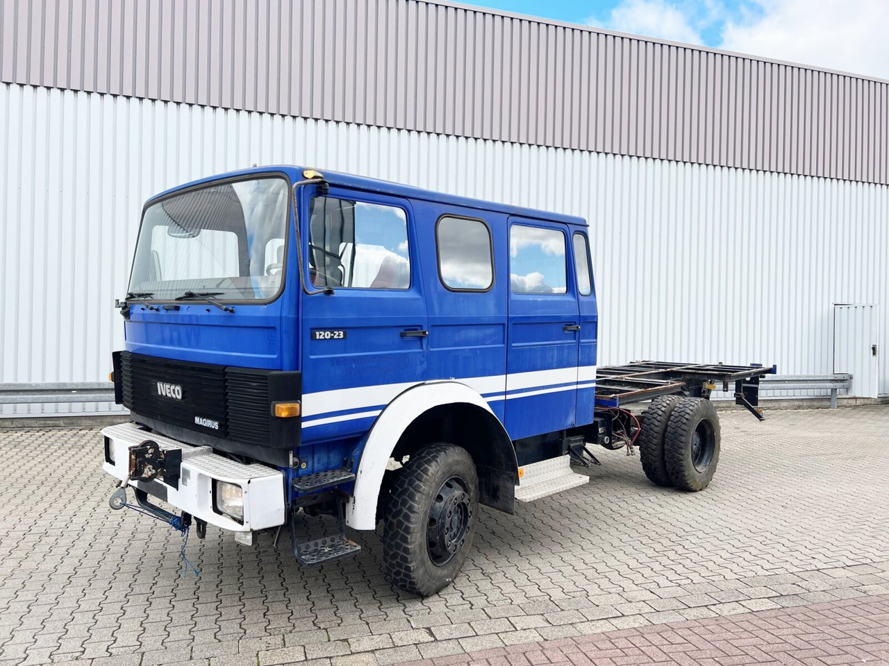 120-23 AW 4x4 Doka 120-23 AW 4x4 Doka, V8-Motor, Seilwinde - Camion şasiu: Foto 1 120-23 AW 4x4 Doka 120-23 AW 4x4 Doka, V8-Motor, Seilwinde - Camion şasiu: Foto 1