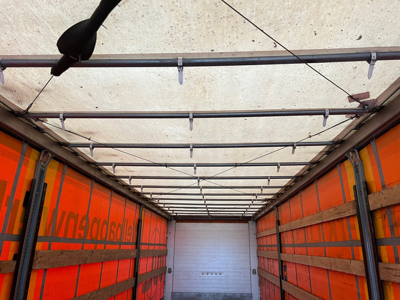 Semiremorcă prelată Ackermann PS-F 5.3/10.1 E SPS PS-F 5.3/10.1 E SPS, Edscha-Verdeck, LBW Dhollandia: Foto 12 Semiremorcă prelată Ackermann PS-F 5.3/10.1 E SPS PS-F 5.3/10.1 E SPS, Edscha-Verdeck, LBW Dhollandia: Foto 12