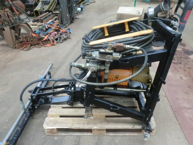 Unimog AUGL Kehrmaschine KMU88H AUGL KMU88H, Kehrmaschinen-Aufbau - Ataşament pentru Măturătoare stradală: Foto 4 Unimog AUGL Kehrmaschine KMU88H AUGL KMU88H, Kehrmaschinen-Aufbau - Ataşament pentru Măturătoare stradală: Foto 4