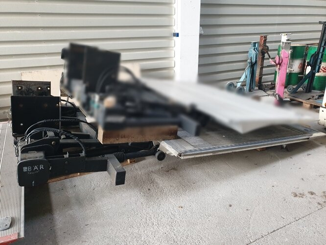 Baer Cargolift Ladebordwand Baer Cargolift Ladebordwand 2t BÄR Typ BC2000S4 - Oblon hidraulic: Foto 1 Baer Cargolift Ladebordwand Baer Cargolift Ladebordwand 2t BÄR Typ BC2000S4 - Oblon hidraulic: Foto 1