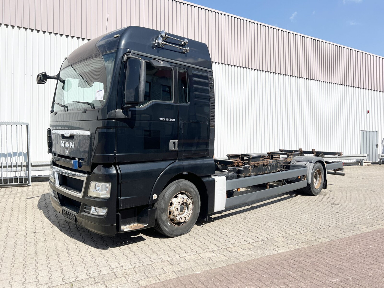 MAN TGA 18.360 4x2 LL TGA 18.360 4x2 LL, Fahrschulausstattung - Camion: Foto 1 MAN TGA 18.360 4x2 LL TGA 18.360 4x2 LL, Fahrschulausstattung - Camion: Foto 1