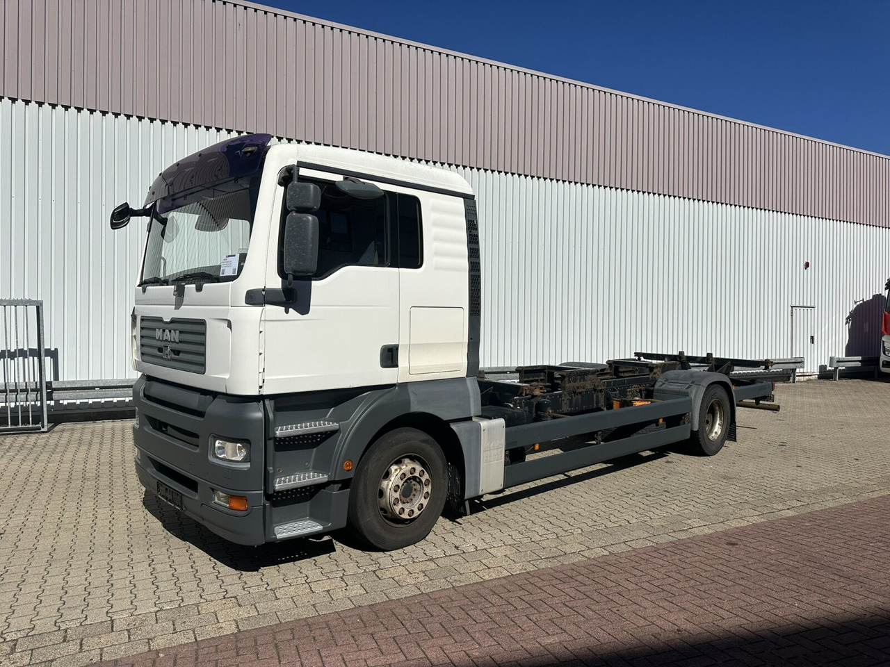 MAN TGA 18.360 LL 4x2 TGA 18.360 LL 4x2 - Camion: Foto 1 MAN TGA 18.360 LL 4x2 TGA 18.360 LL 4x2 - Camion: Foto 1