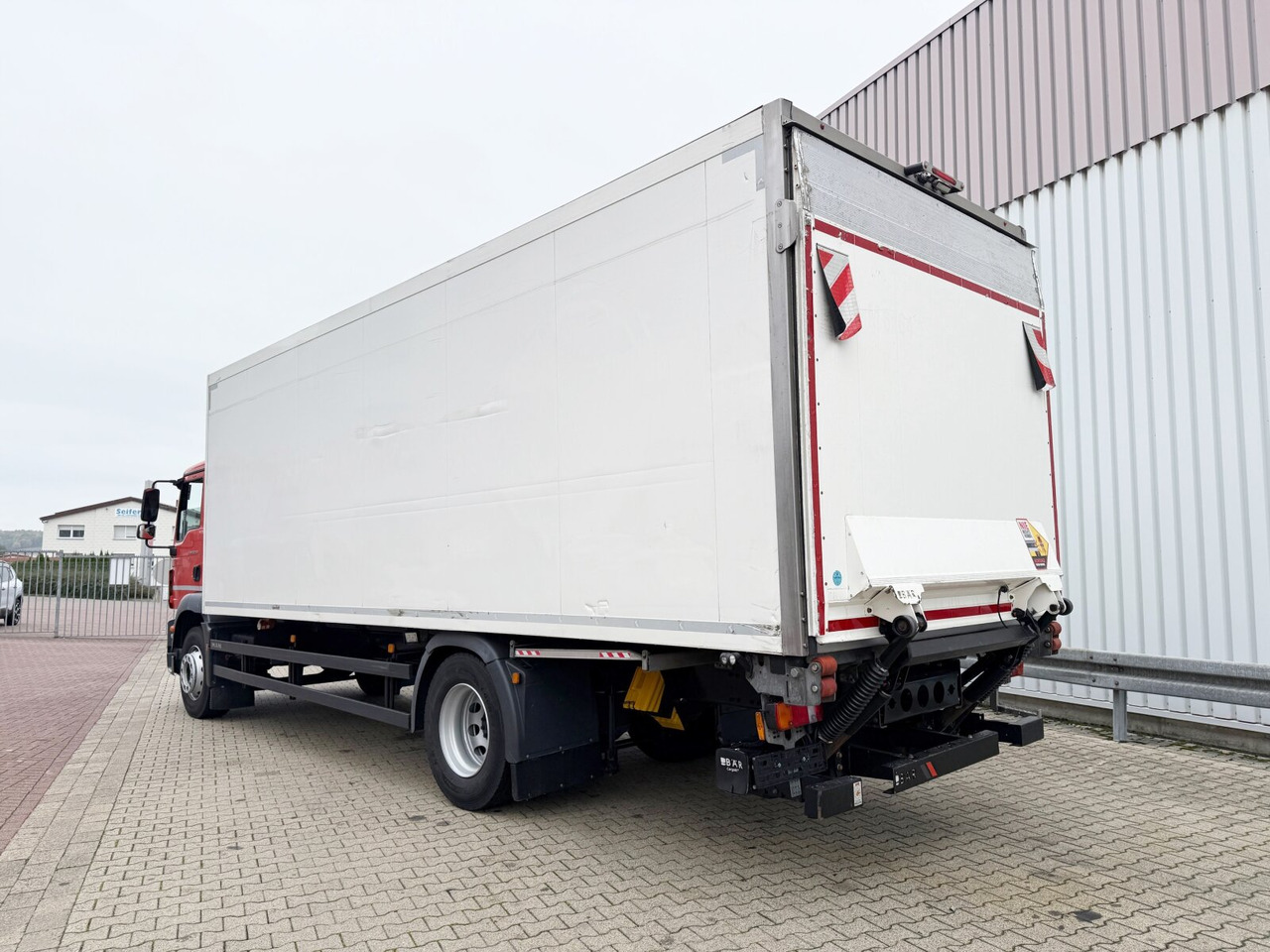MAN TGM 18.250 4x2 LL TGM 18.250 4x2 LL, Kühlkoffer, Carrier, Trennwand, LBW BÄR - Camion: Foto 4 MAN TGM 18.250 4x2 LL TGM 18.250 4x2 LL, Kühlkoffer, Carrier, Trennwand, LBW BÄR - Camion: Foto 4