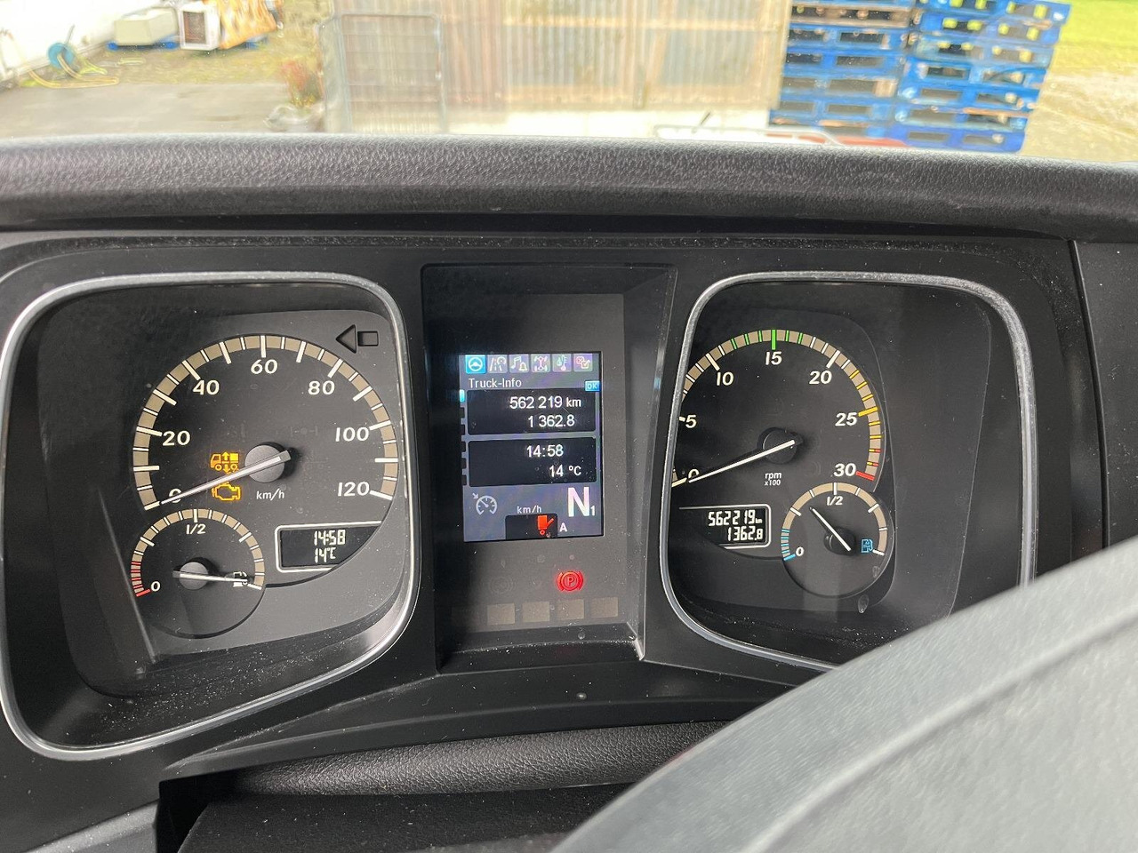 Mercedes-Benz Actros 1832 L 4x2 Actros 1832 L 4x2, Kühlkoffer, 2x Trennwand, Carrier, LBW BÄR - Camion: Foto 5 Mercedes-Benz Actros 1832 L 4x2 Actros 1832 L 4x2, Kühlkoffer, 2x Trennwand, Carrier, LBW BÄR - Camion: Foto 5