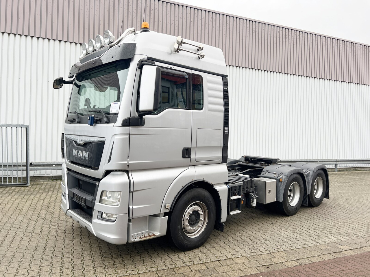 MAN TGX 33.560 6X4 BLS TGX 33.560 6X4 BLS, Intarder, XLX-Fahrerhaus, 120.000kg - Cap tractor: Foto 1 MAN TGX 33.560 6X4 BLS TGX 33.560 6X4 BLS, Intarder, XLX-Fahrerhaus, 120.000kg - Cap tractor: Foto 1