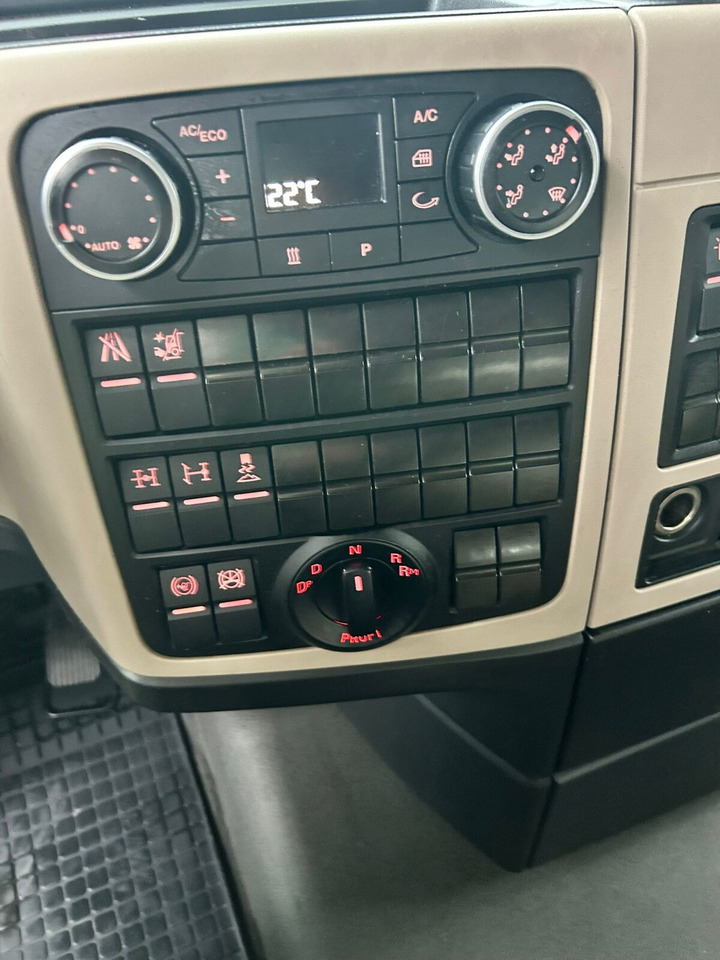 MAN TGX 33.640 6x4 BB TGX 33.640 6x4 BB, Retarder, zZGG 180.000kg - Cap tractor: Foto 5 MAN TGX 33.640 6x4 BB TGX 33.640 6x4 BB, Retarder, zZGG 180.000kg - Cap tractor: Foto 5