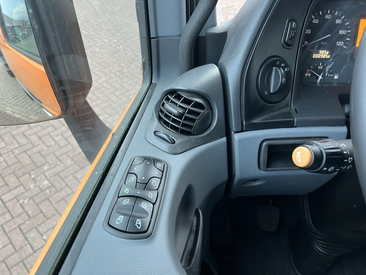 Mercedes-Benz Actros 2141 K 4x2 Actros 2141 K 4x2 - Cap tractor: Foto 5 Mercedes-Benz Actros 2141 K 4x2 Actros 2141 K 4x2 - Cap tractor: Foto 5