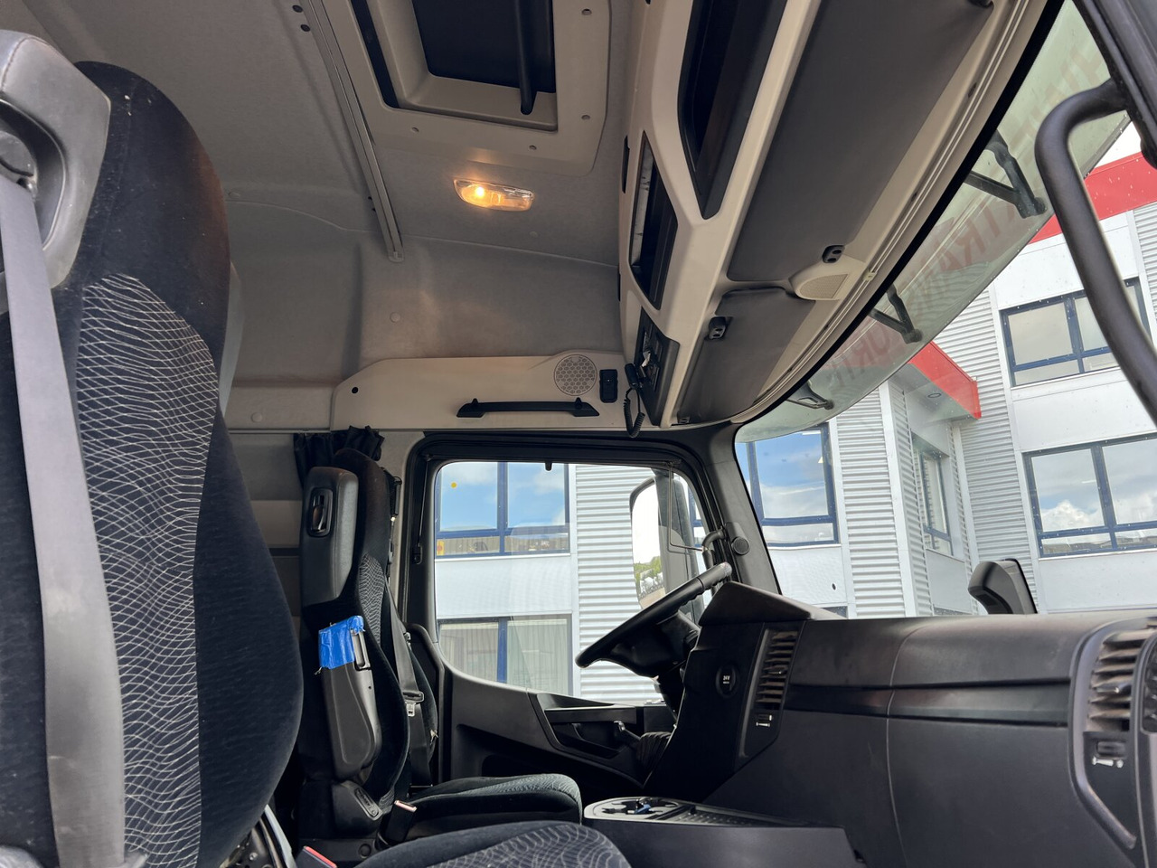 Interior photo 1: Leasing de Mercedes-Benz Arocs 2651 LS 6x4 Arocs 2651 LS 6x4, Retarder, StreamSpace, Hydraulik Mercedes-Benz Arocs 2651 LS 6x4 Arocs 2651 LS 6x4, Retarder, StreamSpace, Hydraulik