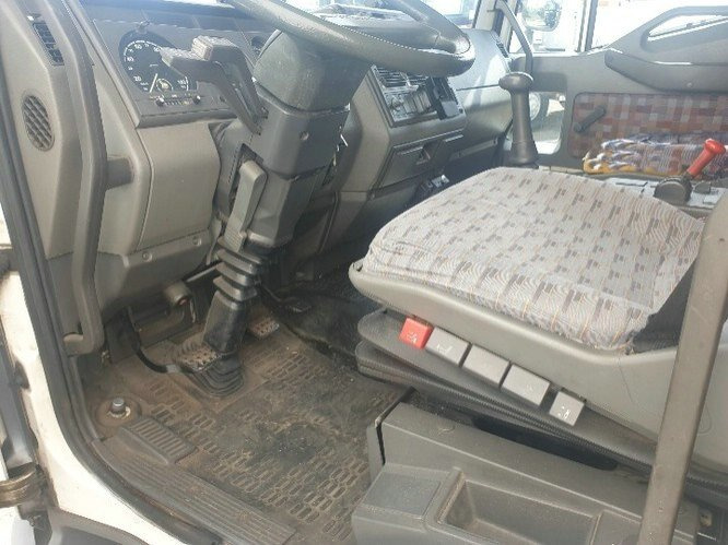 Euro Cargo ML 75E14 4x2 Euro Cargo ML 75E14 4x2 Getränkekoffer, 6-Zylinder-Motor - Camion furgon: Foto 2 Euro Cargo ML 75E14 4x2 Euro Cargo ML 75E14 4x2 Getränkekoffer, 6-Zylinder-Motor - Camion furgon: Foto 2