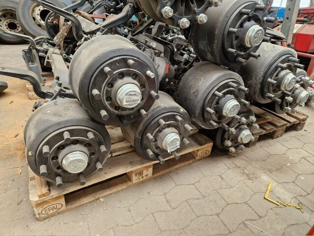 EuroCargo ML160E32 4x2 EuroCargo ML160E32 4x2 mit Teilen für Anhänger und Aufbauten - Camion transport auto: Foto 2 EuroCargo ML160E32 4x2 EuroCargo ML160E32 4x2 mit Teilen für Anhänger und Aufbauten - Camion transport auto: Foto 2