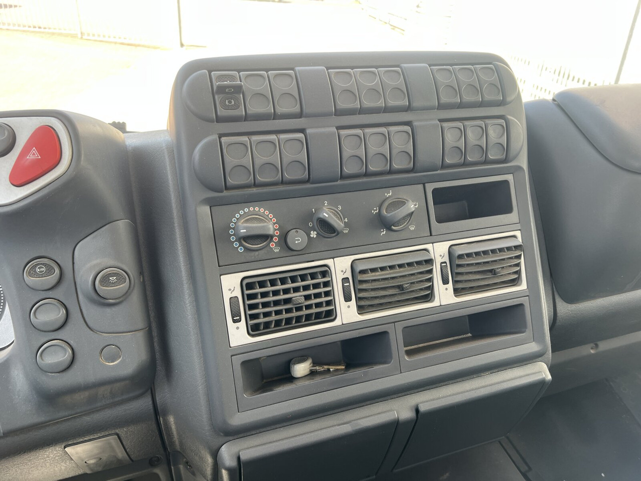 EuroCargo ML80E18K 4x2 EuroCargo ML80E18K 4x2 - Camion basculantă: Foto 5 EuroCargo ML80E18K 4x2 EuroCargo ML80E18K 4x2 - Camion basculantă: Foto 5