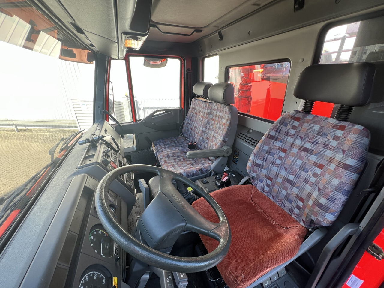 FF 95 E 18 WR 4x4 FF 95 E 18 WR 4x4, 6000l Wassertank - Camion cisternă: Foto 4 FF 95 E 18 WR 4x4 FF 95 E 18 WR 4x4, 6000l Wassertank - Camion cisternă: Foto 4