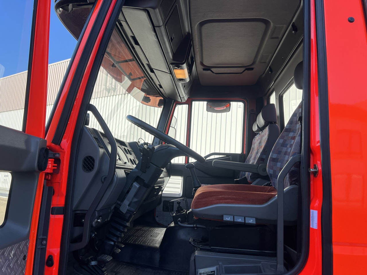 FF 95 E 18 WR 4x4 FF 95 E 18 WR 4x4, 6000l Wassertank - Camion cisternă: Foto 2 FF 95 E 18 WR 4x4 FF 95 E 18 WR 4x4, 6000l Wassertank - Camion cisternă: Foto 2