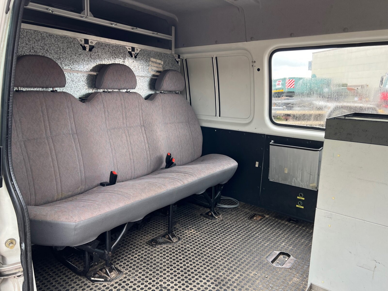 Ford Transit 2.0 4x2 Transit 2.0 4x2, Benziner! - Autoutilitară cabină dublă: Foto 5 Ford Transit 2.0 4x2 Transit 2.0 4x2, Benziner! - Autoutilitară cabină dublă: Foto 5