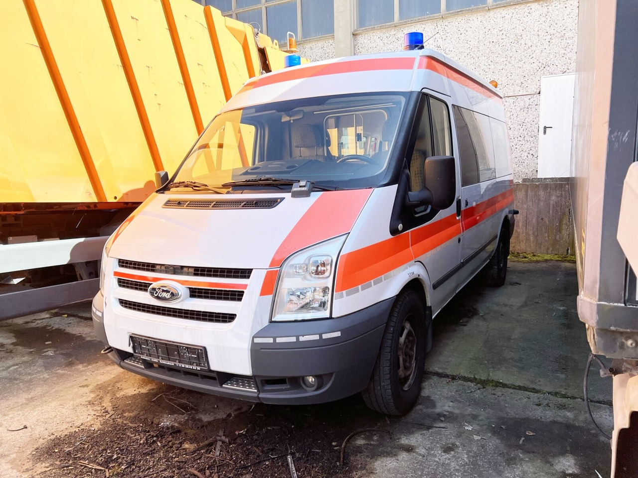 Ford Transit 2.2 TDCI 4x2 Transit 2.2 TDCI 4x2, Krankentransporter - Ambulanță: Foto 1 Ford Transit 2.2 TDCI 4x2 Transit 2.2 TDCI 4x2, Krankentransporter - Ambulanță: Foto 1