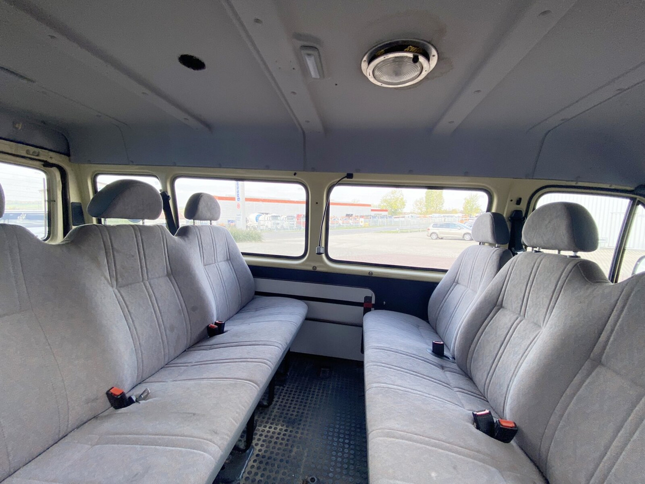 Ford Transit 2.5 4x2 Transit 2.5 4x2, Personentransporter, 8 Sitze - Microbuz, Transport persoane: Foto 3 Ford Transit 2.5 4x2 Transit 2.5 4x2, Personentransporter, 8 Sitze - Microbuz, Transport persoane: Foto 3