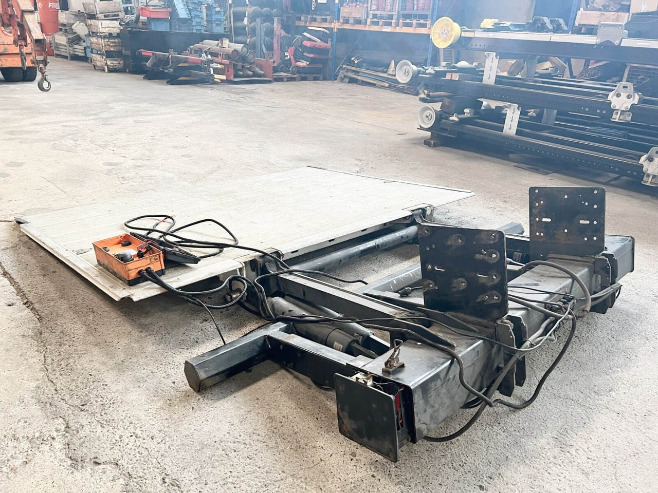 LBW Z 15-150 SA LBW Z 15-150 SA, 1,5t - Oblon hidraulic pentru Camion: Foto 3 LBW Z 15-150 SA LBW Z 15-150 SA, 1,5t - Oblon hidraulic pentru Camion: Foto 3