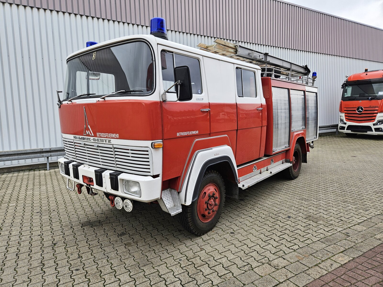 LF 16, F Magirus 170 D 11FA, 4x4 LF 16, F Magirus 170 D 11FA, 4x4 - Ambulanță: Foto 1 LF 16, F Magirus 170 D 11FA, 4x4 LF 16, F Magirus 170 D 11FA, 4x4 - Ambulanță: Foto 1
