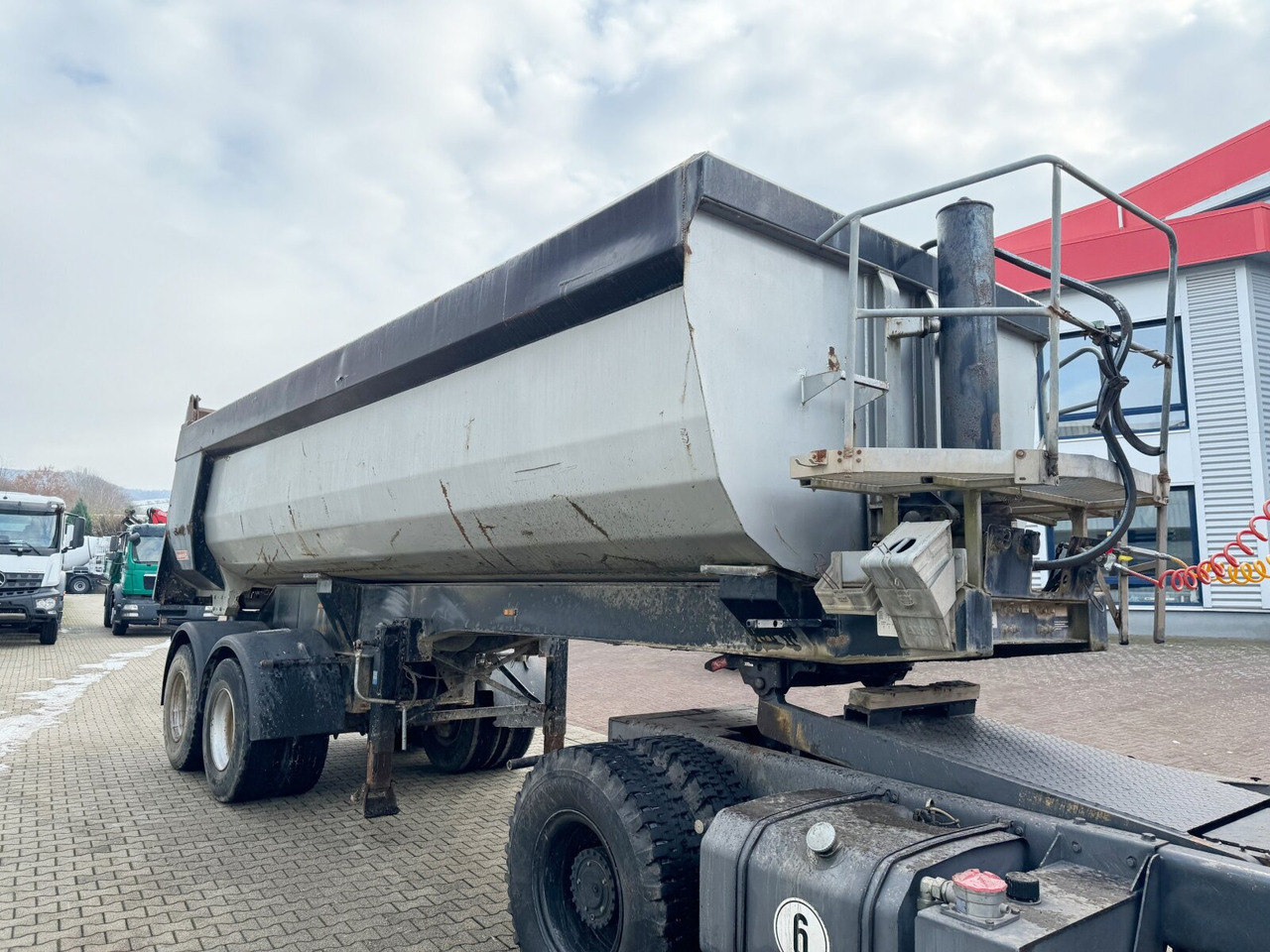 Semiremorcă basculantă Langendorf SKA-HS 18/27 SKA-HS 18/27, Stahlmulde ca. 24m³: Foto 8 Semiremorcă basculantă Langendorf SKA-HS 18/27 SKA-HS 18/27, Stahlmulde ca. 24m³: Foto 8