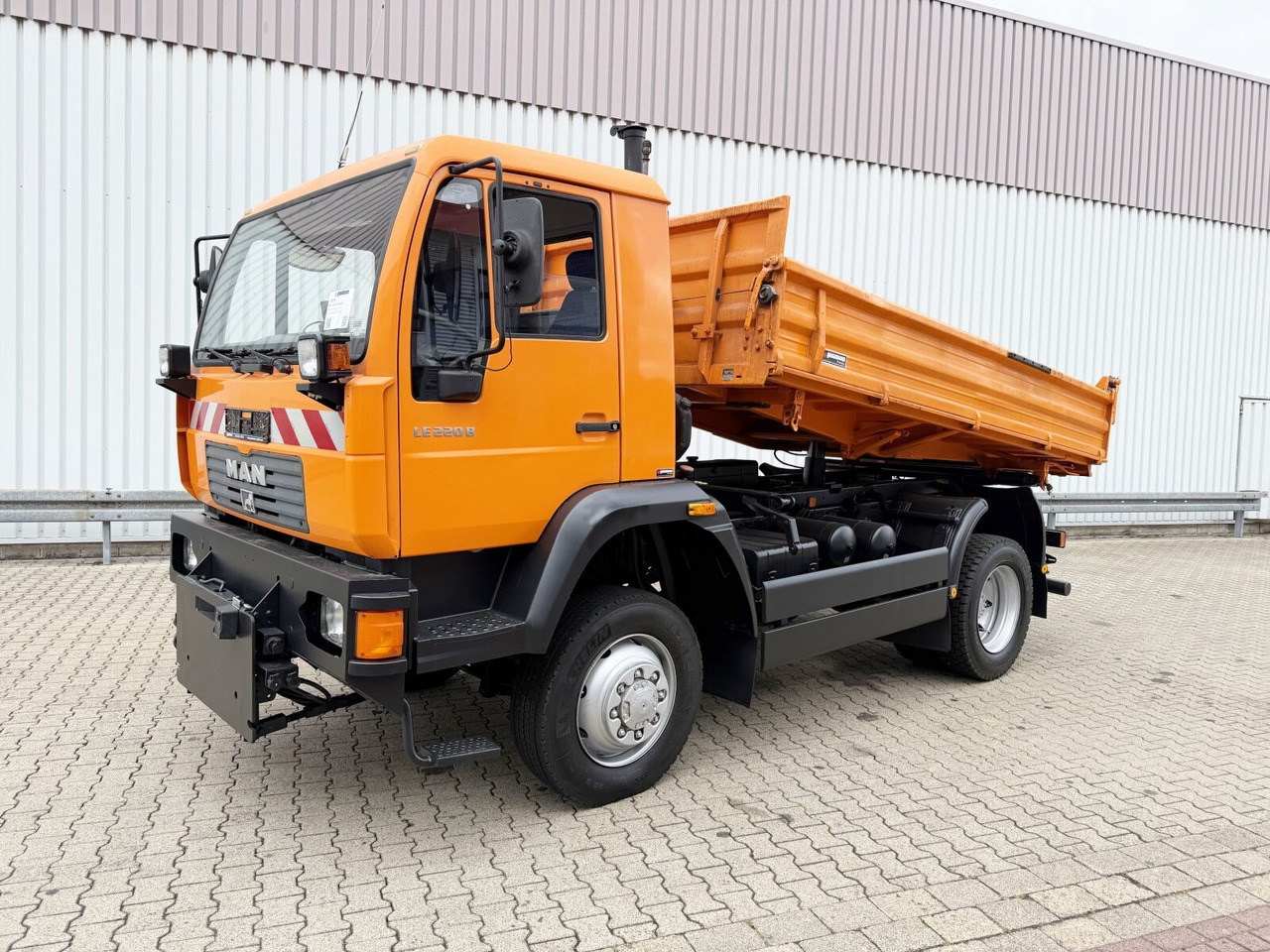 MAN 14.225 LAK 4x4 BB 14.225 LAK 4x4 BB, Winterdienstausstattung - Camion basculantă: Foto 1 MAN 14.225 LAK 4x4 BB 14.225 LAK 4x4 BB, Winterdienstausstattung - Camion basculantă: Foto 1