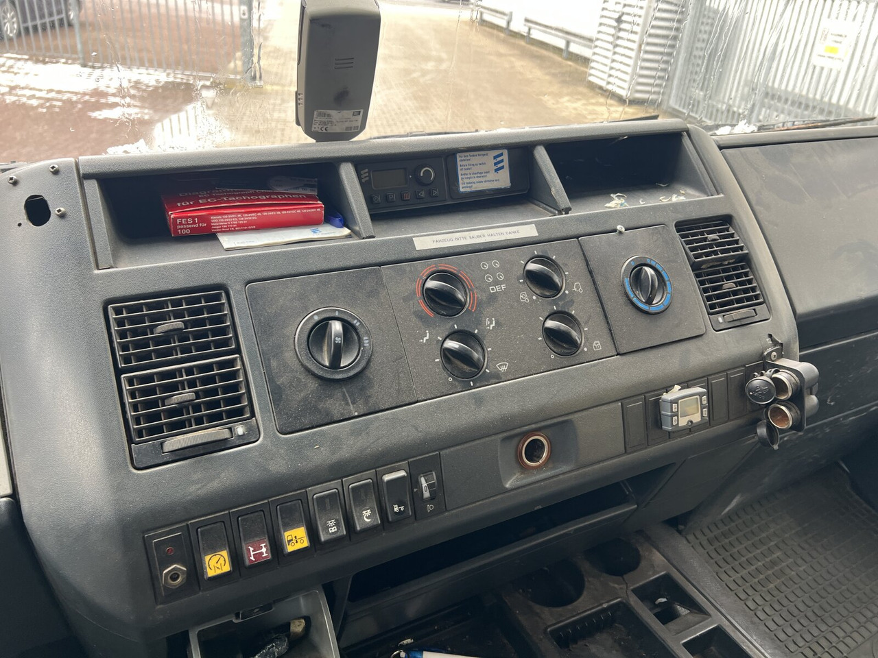 Camion platformă MAN LE 14.280 4x2 L LE 14.280 4x2 L, Maschinentransporter, 2x AHK: Foto 7 Camion platformă MAN LE 14.280 4x2 L LE 14.280 4x2 L, Maschinentransporter, 2x AHK: Foto 7