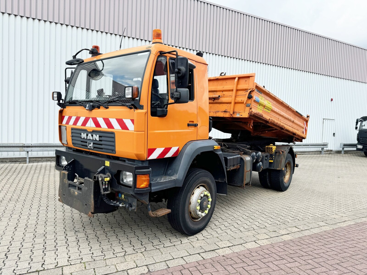 MAN LE 18.280 4X4 BB LE 18.280 4X4 BB, Winterdienstausstattung, Grüne Plakette - Camion basculantă, Camion cu macara: Foto 1 MAN LE 18.280 4X4 BB LE 18.280 4X4 BB, Winterdienstausstattung, Grüne Plakette - Camion basculantă, Camion cu macara: Foto 1