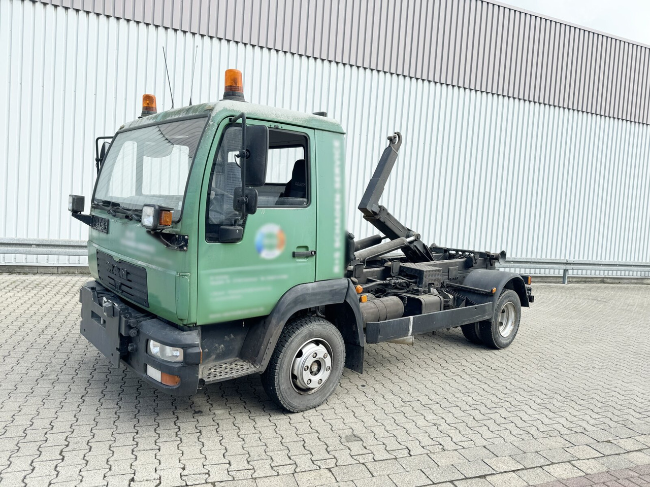 MAN LE 8.150 4x2 BB LE 8.150 4x2 BB, City-Abroller, Winterdienstausstattung - Camion cu cârlig: Foto 1 MAN LE 8.150 4x2 BB LE 8.150 4x2 BB, City-Abroller, Winterdienstausstattung - Camion cu cârlig: Foto 1