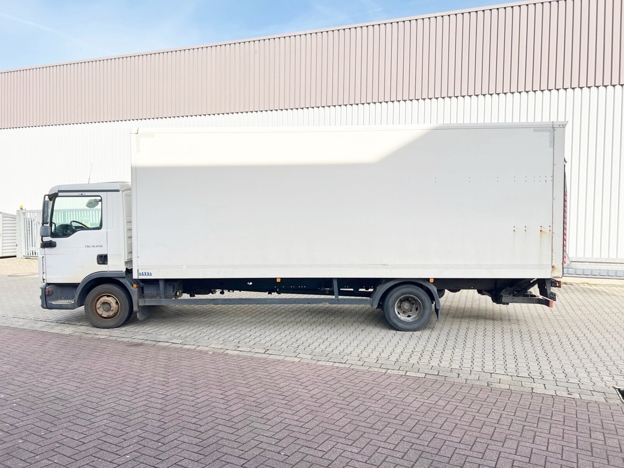 MAN TGL 12.250/340 4X2 BL TGL 12.250/340 4X2 BL mit Dhollandia LBW, 42 cbm - Camion furgon: Foto 2 MAN TGL 12.250/340 4X2 BL TGL 12.250/340 4X2 BL mit Dhollandia LBW, 42 cbm - Camion furgon: Foto 2