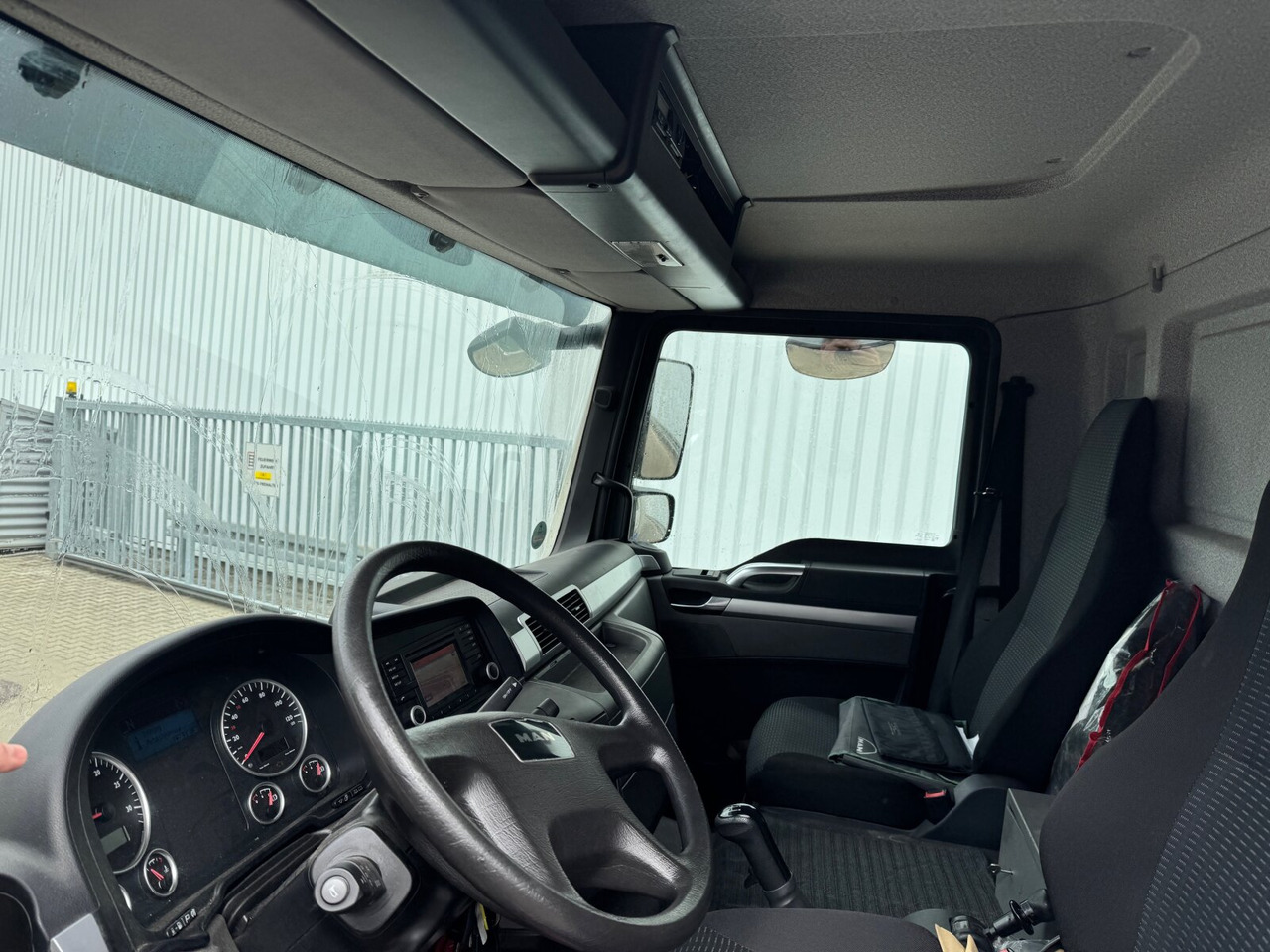 MAN TGM 15.250 4x2 LL TGM 15.250 4x2 LL, Getränkekoffer, Navi - Camion furgon: Foto 2 MAN TGM 15.250 4x2 LL TGM 15.250 4x2 LL, Getränkekoffer, Navi - Camion furgon: Foto 2