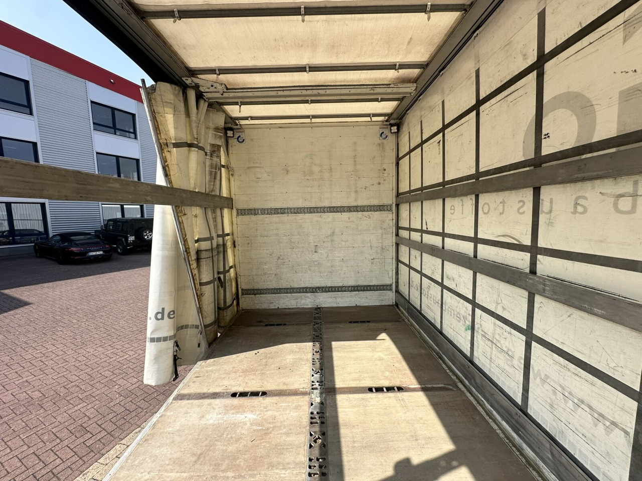 MAN TGS 26.400 6x2-4 LL TGS 26.400 6x2-4 LL, Lenk-/Lift, Edscha, Heckkran Palfinger PK23002-C + Jib PJ060A, Funk - Camion cu prelată, Camion cu macara: Foto 5 MAN TGS 26.400 6x2-4 LL TGS 26.400 6x2-4 LL, Lenk-/Lift, Edscha, Heckkran Palfinger PK23002-C + Jib PJ060A, Funk - Camion cu prelată, Camion cu macara: Foto 5