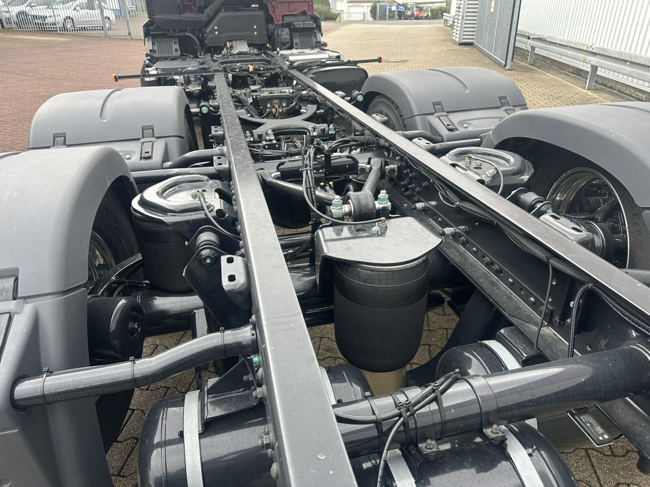 MAN TGS 26.440 6x2-4 LL CH TGS 26.440 6x2-4 LL CH, Lenk-/Liftachse, Navi, LED - Camion şasiu: Foto 5 MAN TGS 26.440 6x2-4 LL CH TGS 26.440 6x2-4 LL CH, Lenk-/Liftachse, Navi, LED - Camion şasiu: Foto 5