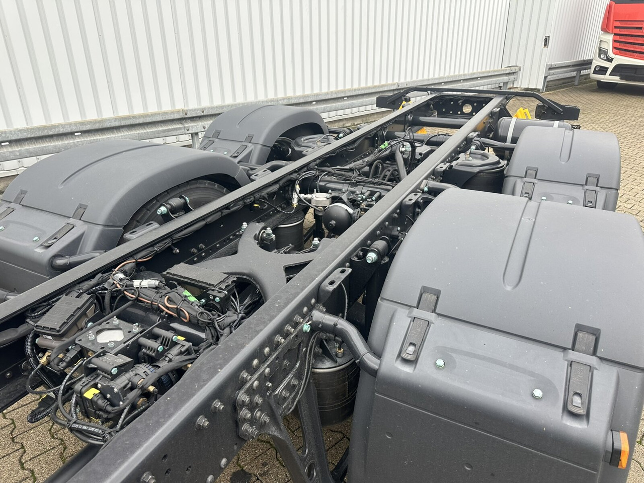 MAN TGS 26.440 6x2-4 LL CH TGS 26.440 6x2-4 LL CH, Lenk-/Liftachse, Navi, LED - Camion şasiu: Foto 4 MAN TGS 26.440 6x2-4 LL CH TGS 26.440 6x2-4 LL CH, Lenk-/Liftachse, Navi, LED - Camion şasiu: Foto 4