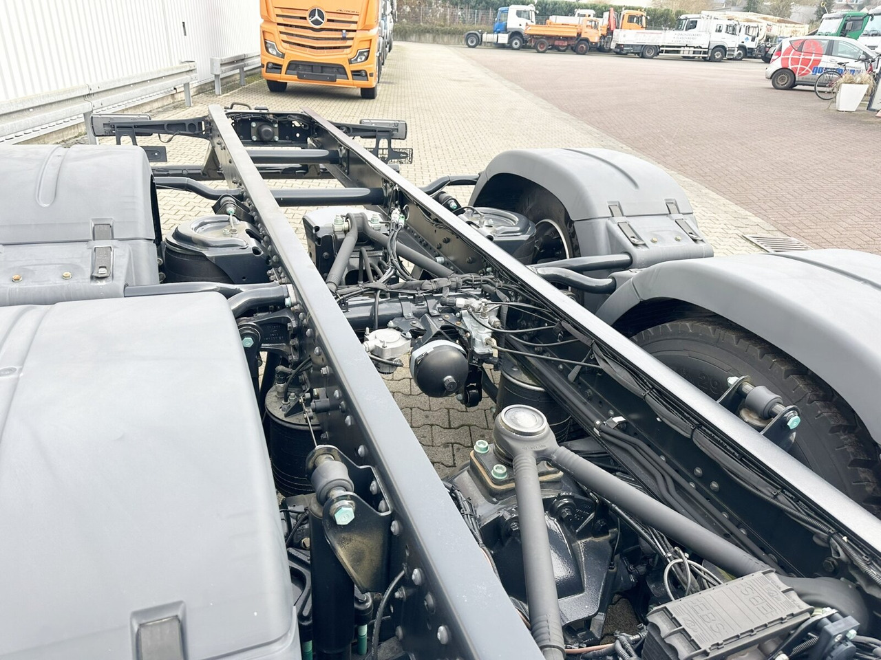 MAN TGS 26.480 6x2-4 LL TGS 26.480 6x2-4 LL, Retarder, Lenk-/Liftachse, Standklima - Camion şasiu: Foto 3 MAN TGS 26.480 6x2-4 LL TGS 26.480 6x2-4 LL, Retarder, Lenk-/Liftachse, Standklima - Camion şasiu: Foto 3