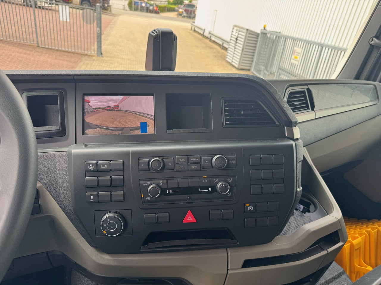 MAN TGS 33.480 6x6 BB CH TGS 33.480 6x6 BB CH, Hohe Bauart, Nebenantrieb - Camion şasiu: Foto 3 MAN TGS 33.480 6x6 BB CH TGS 33.480 6x6 BB CH, Hohe Bauart, Nebenantrieb - Camion şasiu: Foto 3