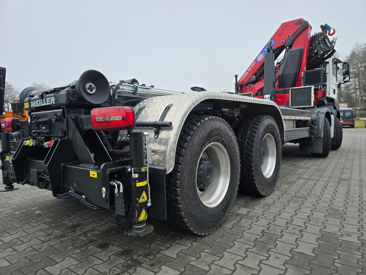 MAN TGS 35.480 8X4 BL TGS 35.480 8X4 BL, Intarder, Kran HMF 3220-K6, 4-fach Abstützung, Funk - Camion cu cârlig, Camion cu macara: Foto 2 MAN TGS 35.480 8X4 BL TGS 35.480 8X4 BL, Intarder, Kran HMF 3220-K6, 4-fach Abstützung, Funk - Camion cu cârlig, Camion cu macara: Foto 2