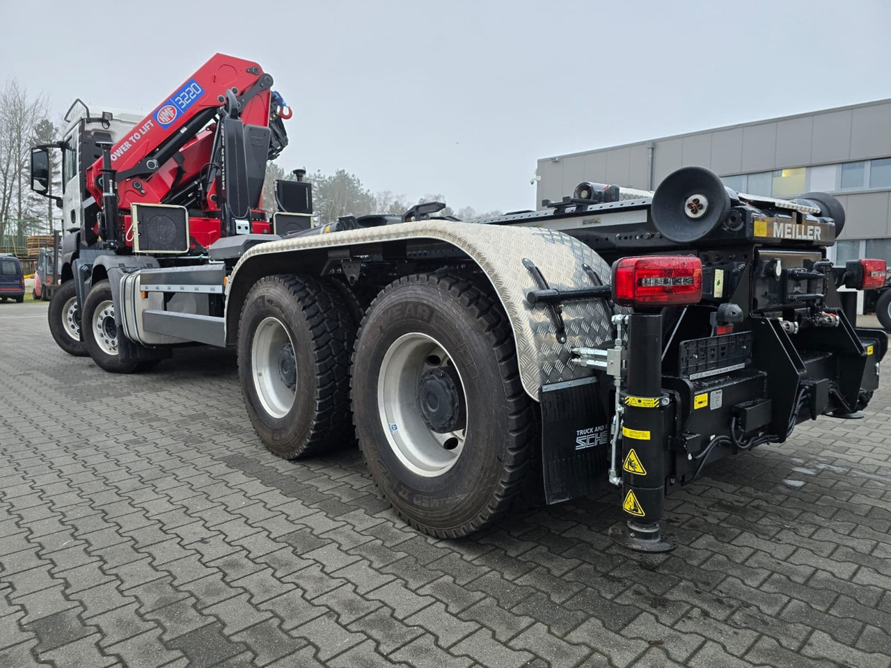 MAN TGS 35.480 8X4 BL TGS 35.480 8X4 BL, Intarder, Kran HMF 3220-K6, 4-fach Abstützung, Funk - Camion cu cârlig, Camion cu macara: Foto 4 MAN TGS 35.480 8X4 BL TGS 35.480 8X4 BL, Intarder, Kran HMF 3220-K6, 4-fach Abstützung, Funk - Camion cu cârlig, Camion cu macara: Foto 4