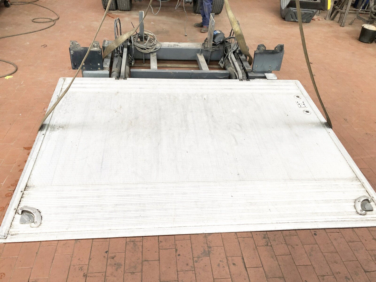 MBB C 1500 S Ladebordwand MBB C 1500 S Ladebordwand - Oblon hidraulic: Foto 2 MBB C 1500 S Ladebordwand MBB C 1500 S Ladebordwand - Oblon hidraulic: Foto 2