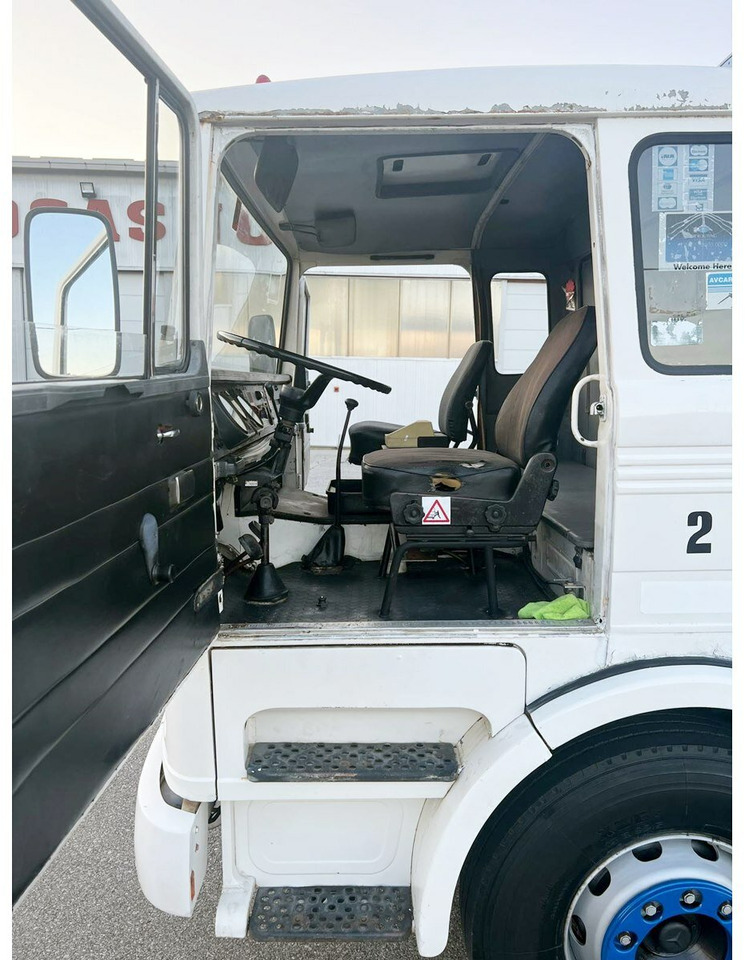 Mercedes-Benz 1923 4x2 Tankwagenzug für Kerosin 40.000l 1923 4x2 Tankwagenzug für Kerosin 40.000l - Camion cisternă: Foto 3 Mercedes-Benz 1923 4x2 Tankwagenzug für Kerosin 40.000l 1923 4x2 Tankwagenzug für Kerosin 40.000l - Camion cisternă: Foto 3