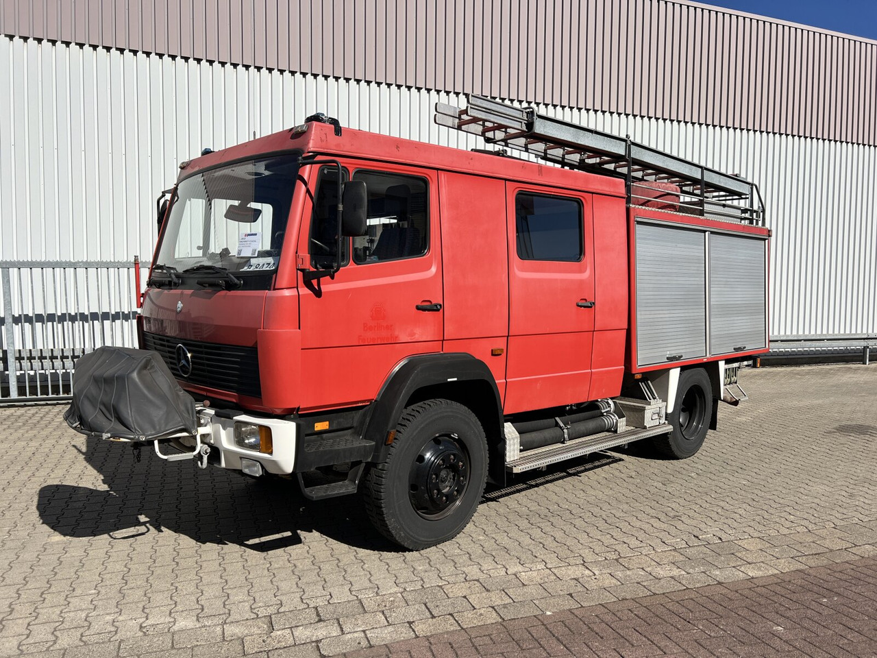 Mercedes-Benz 917 AF 4x4 Doka 917 AF 4x4 Doka, TLF 16-TS - Ambulanță: Foto 1 Mercedes-Benz 917 AF 4x4 Doka 917 AF 4x4 Doka, TLF 16-TS - Ambulanță: Foto 1