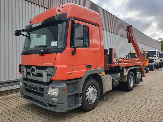 Mercedes-Benz Actros 2544 L 6x2 Actros 2544 L 6x2, ADR, Retarder, Lenkachse - Camion container de gunoi: Foto 1 Mercedes-Benz Actros 2544 L 6x2 Actros 2544 L 6x2, ADR, Retarder, Lenkachse - Camion container de gunoi: Foto 1