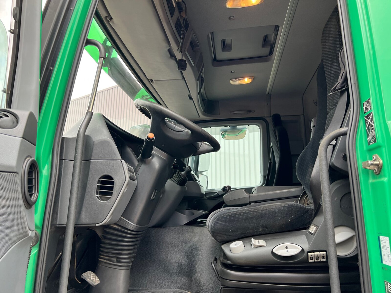 Mercedes-Benz Actros 2544 L 6x2 Actros 2544 L 6x2, Retarder, Lenkachse, Heckkran HMF 3000-K5 + Jip, Funk - Camion cu macara, Camion platformă: Foto 5 Mercedes-Benz Actros 2544 L 6x2 Actros 2544 L 6x2, Retarder, Lenkachse, Heckkran HMF 3000-K5 + Jip, Funk - Camion cu macara, Camion platformă: Foto 5