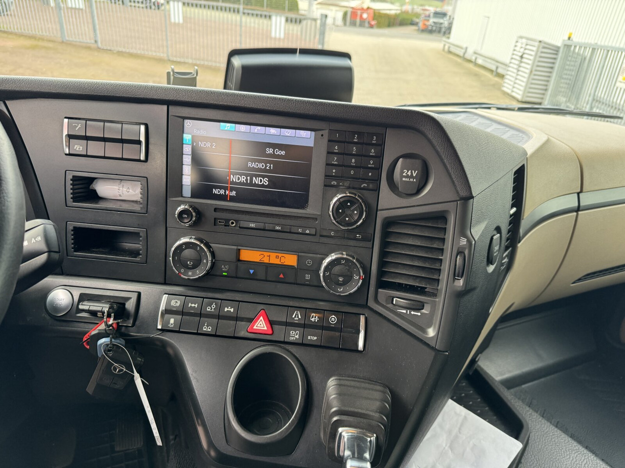 Mercedes-Benz Actros 2545 L 6x2 Actros 2545 L 6x2/46, Retarder, Lenk-/Liftachse, StreamSpace, Navi - Camion cu cârlig: Foto 5 Mercedes-Benz Actros 2545 L 6x2 Actros 2545 L 6x2/46, Retarder, Lenk-/Liftachse, StreamSpace, Navi - Camion cu cârlig: Foto 5